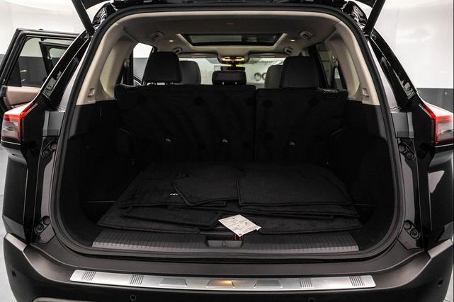 Photo of 2023 Super Black Nissan Rogue