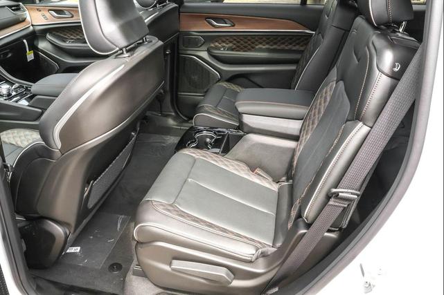 Photo of 2025 Bright White Clearcoat Jeep Grand Cherokee L