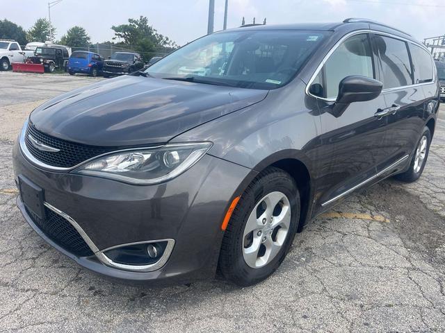 Photo of 2017 Granite Crystal Metallic Clearcoat Chrysler Pacifica