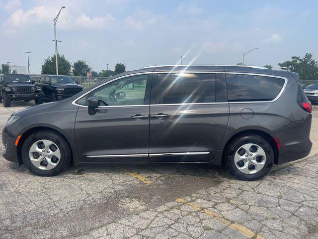 Photo of 2017 Granite Crystal Metallic Clearcoat Chrysler Pacifica