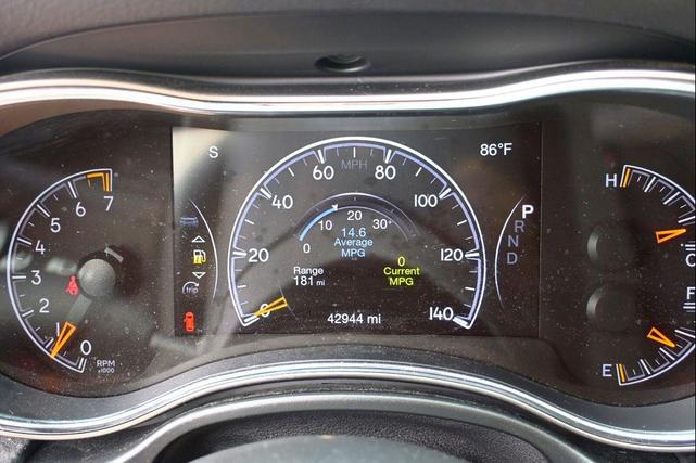 Photo of 2021 Velvet Red Pearlcoat Jeep Grand Cherokee