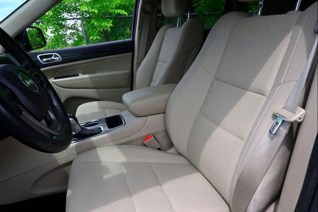 Photo of 2021 Velvet Red Pearlcoat Jeep Grand Cherokee