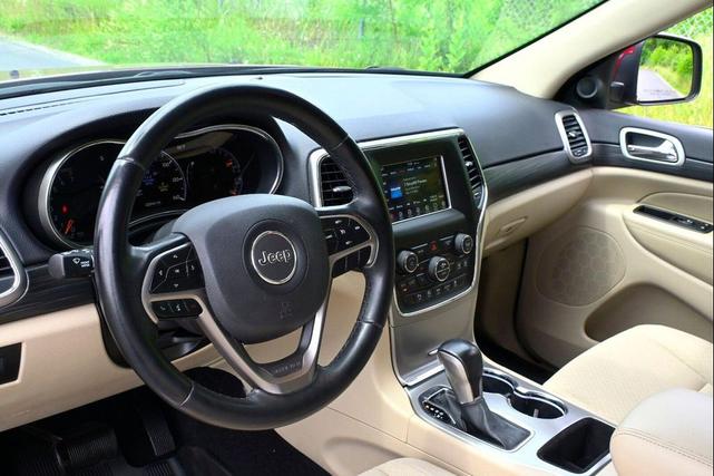 Photo of 2021 Velvet Red Pearlcoat Jeep Grand Cherokee