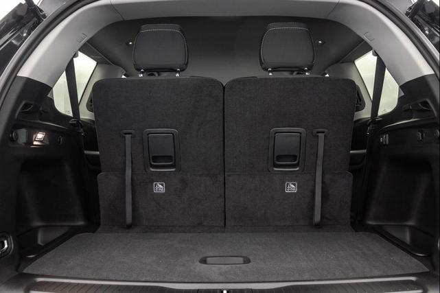 Photo of 2023 Baltic Gray Metallic Clearcoat Jeep Grand Cherokee L