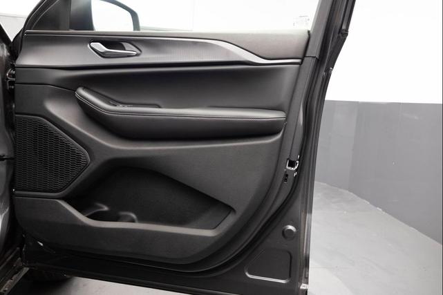 Photo of 2023 Baltic Gray Metallic Clearcoat Jeep Grand Cherokee L