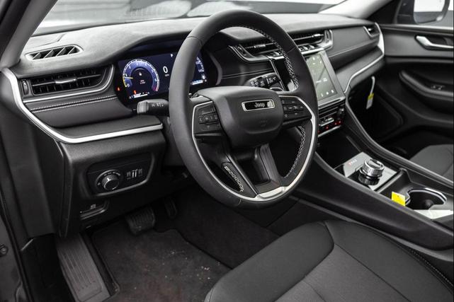 Photo of 2023 Baltic Gray Metallic Clearcoat Jeep Grand Cherokee L