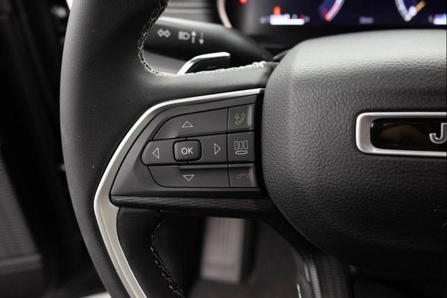 Photo of 2023 Baltic Gray Metallic Clearcoat Jeep Grand Cherokee L