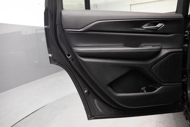 Photo of 2023 Baltic Gray Metallic Clearcoat Jeep Grand Cherokee L