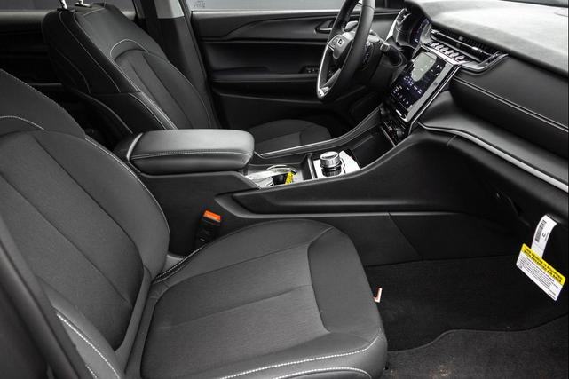 Photo of 2023 Baltic Gray Metallic Clearcoat Jeep Grand Cherokee L