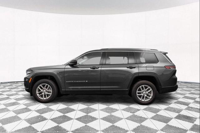 Photo of 2023 Baltic Gray Metallic Clearcoat Jeep Grand Cherokee L