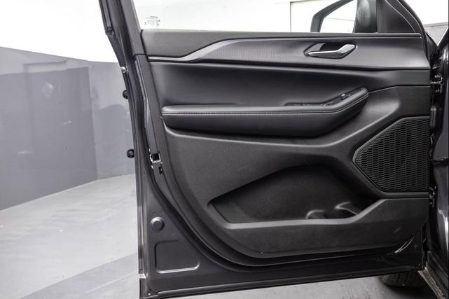 Photo of 2023 Baltic Gray Metallic Clearcoat Jeep Grand Cherokee L