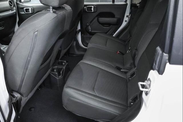 Photo of 2022 Bright White Clearcoat Jeep Gladiator