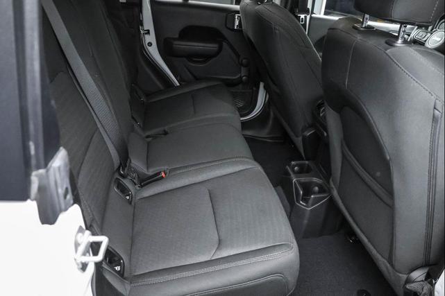 Photo of 2022 Bright White Clearcoat Jeep Gladiator