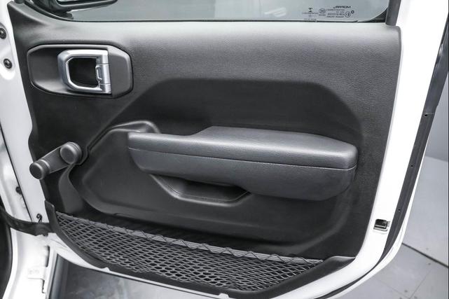 Photo of 2022 Bright White Clearcoat Jeep Gladiator