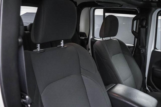 Photo of 2022 Bright White Clearcoat Jeep Gladiator