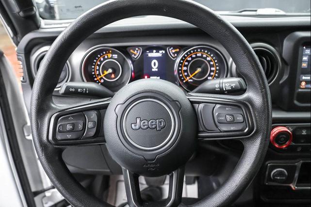 Photo of 2022 Bright White Clearcoat Jeep Gladiator