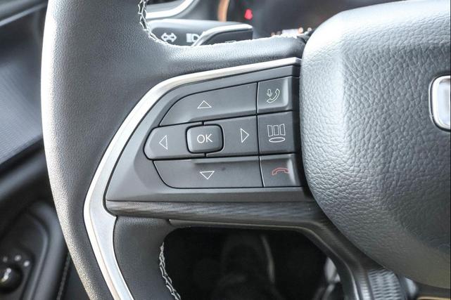 Photo of 2025 Bright White Clearcoat Jeep Grand Cherokee
