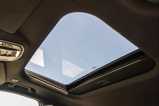 Photo of 2025 Bright White Clearcoat Jeep Grand Cherokee