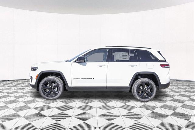 Photo of 2025 Bright White Clearcoat Jeep Grand Cherokee