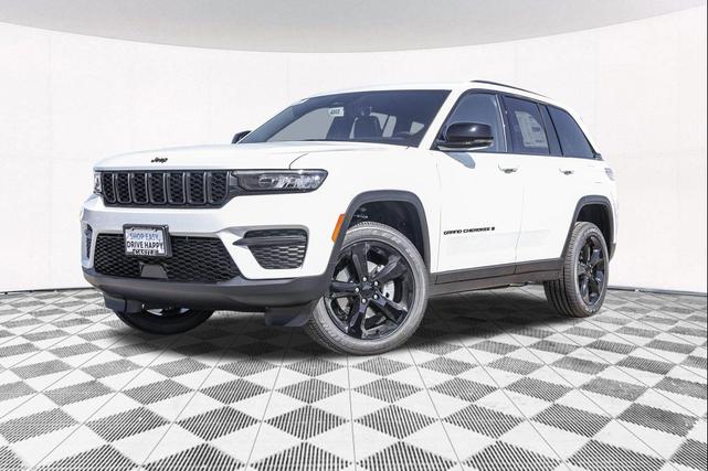 Photo of 2025 Bright White Clearcoat Jeep Grand Cherokee