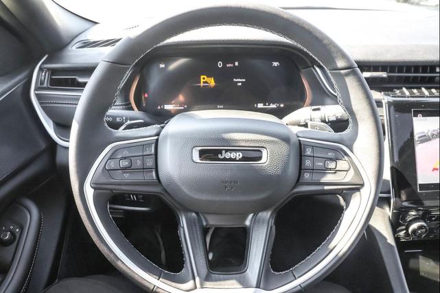 Photo of 2025 Bright White Clearcoat Jeep Grand Cherokee