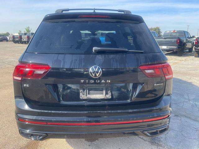 Photo of 2022 Deep Black Pearl Volkswagen Tiguan