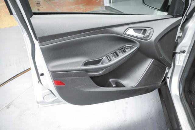 Photo of 2016 Ingot Silver Ford Focus