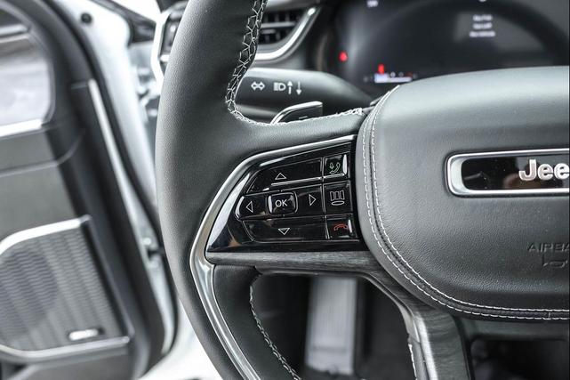 Photo of 2025 Bright White Clearcoat Jeep Grand Cherokee