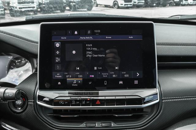 Photo of 2024 Diamond Black Crystal Pearlcoat Jeep Compass
