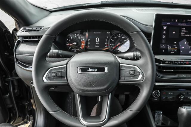 Photo of 2024 Diamond Black Crystal Pearlcoat Jeep Compass