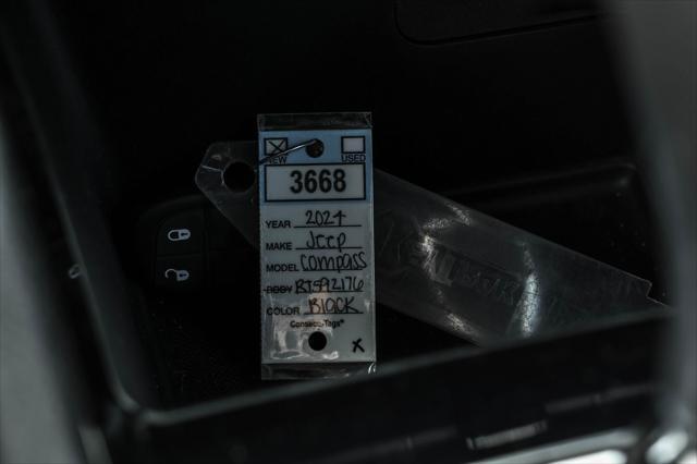 Photo of 2024 Diamond Black Crystal Pearlcoat Jeep Compass