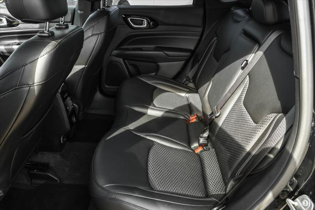 Photo of 2024 Diamond Black Crystal Pearlcoat Jeep Compass