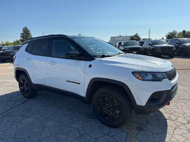 Photo of 2023 Diamond Black Crystal Pearlcoat Jeep Compass