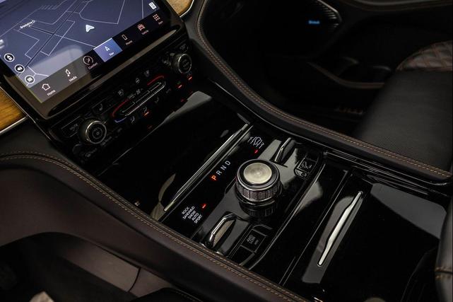 Photo of 2023 Diamond Black Crystal Pearlcoat Jeep Grand Cherokee