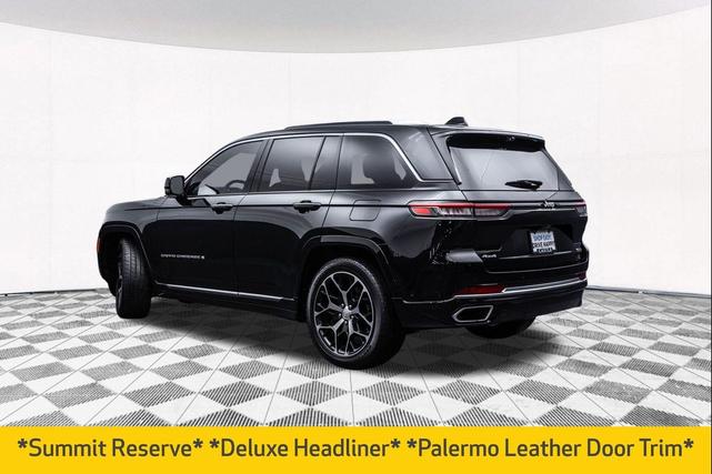 Photo of 2023 Diamond Black Crystal Pearlcoat Jeep Grand Cherokee
