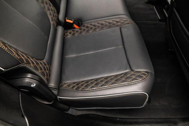 Photo of 2023 Diamond Black Crystal Pearlcoat Jeep Grand Cherokee