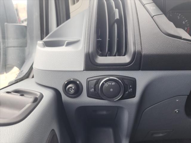 Photo of 2017 Oxford White Ford Transit-250