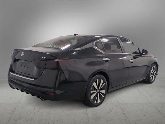 Photo of 2022 Super Black Nissan Altima