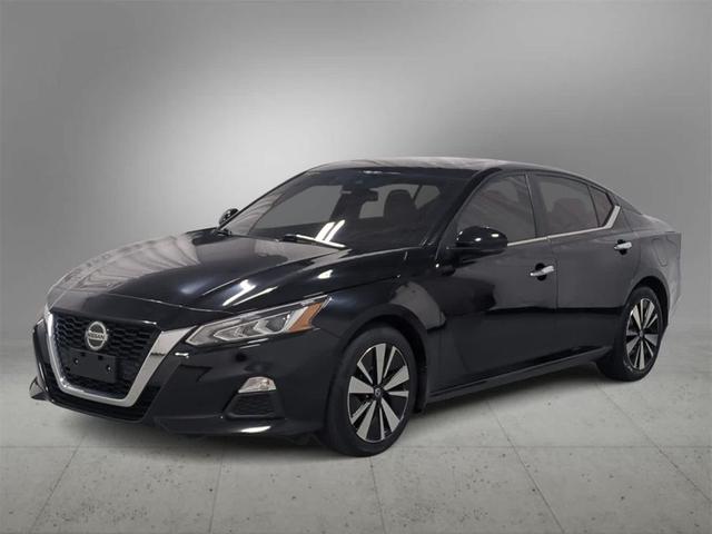 Photo of 2022 Super Black Nissan Altima