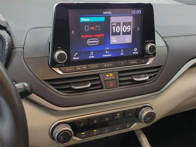 Photo of 2022 Super Black Nissan Altima