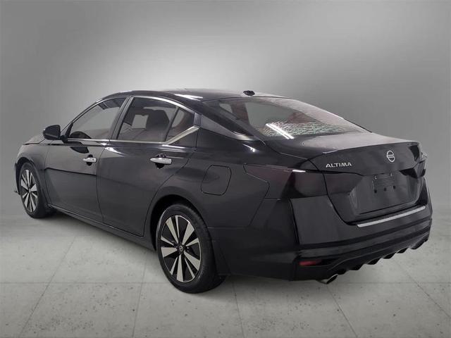 Photo of 2022 Super Black Nissan Altima