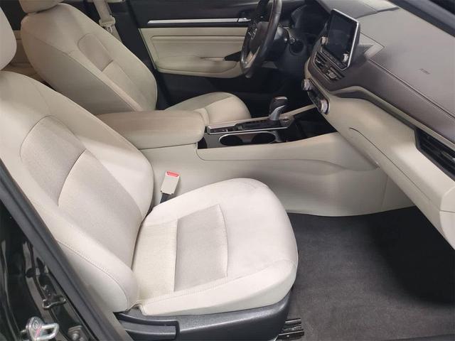 Photo of 2022 Super Black Nissan Altima