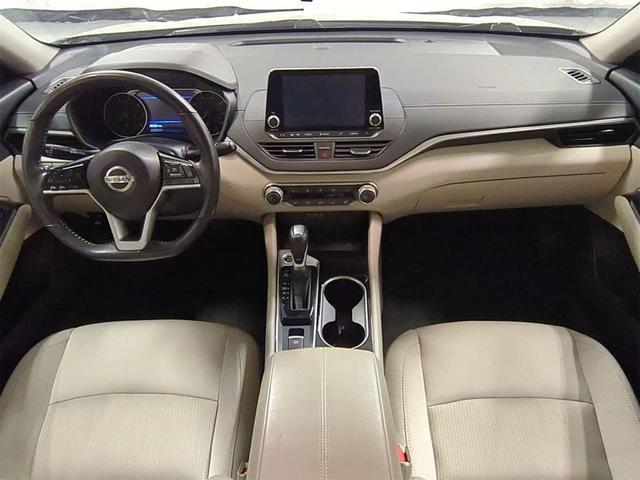 Photo of 2022 Super Black Nissan Altima
