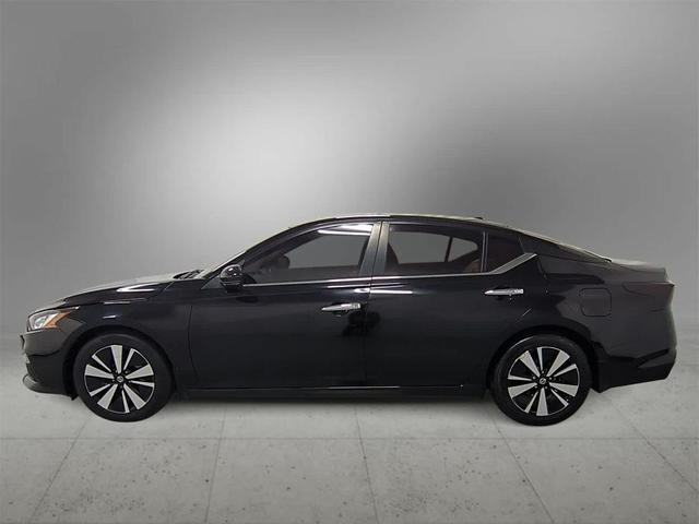 Photo of 2022 Super Black Nissan Altima