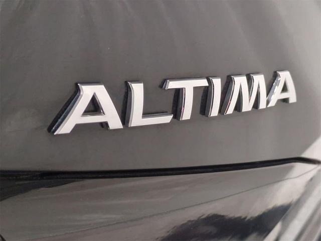 Photo of 2022 Super Black Nissan Altima
