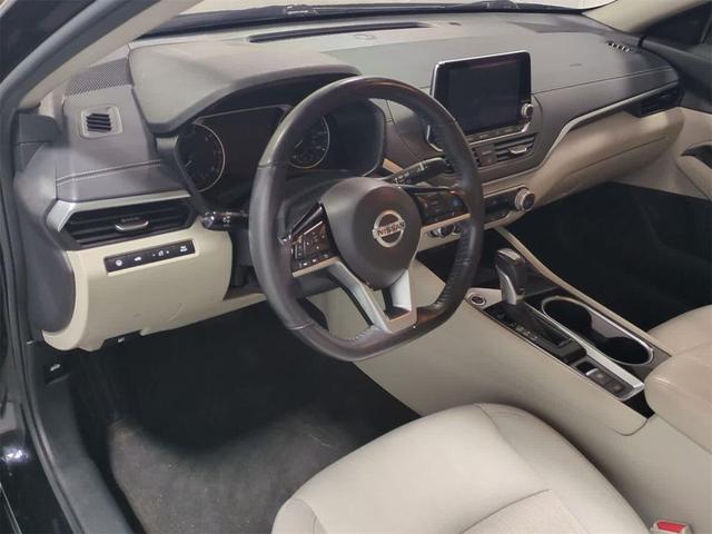 Photo of 2022 Super Black Nissan Altima