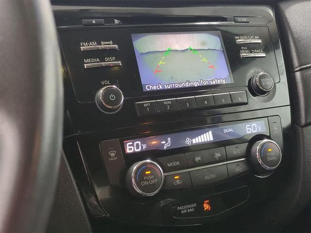 Photo of 2017 Caspian Blue Nissan Rogue
