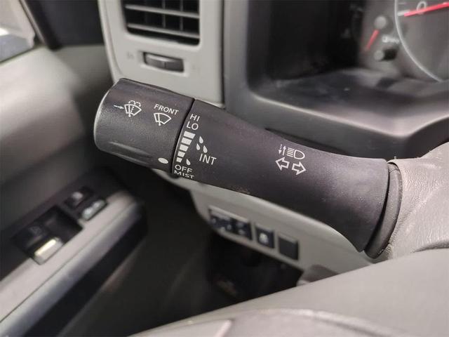 Photo of 2016 Glacier White Nissan NV Passenger NV3500 HD