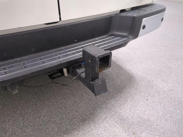 Photo of 2016 Glacier White Nissan NV Passenger NV3500 HD