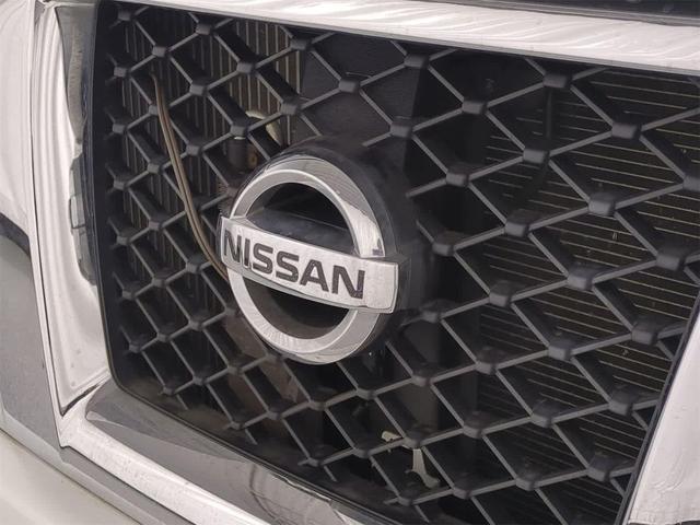 Photo of 2016 Glacier White Nissan NV Passenger NV3500 HD